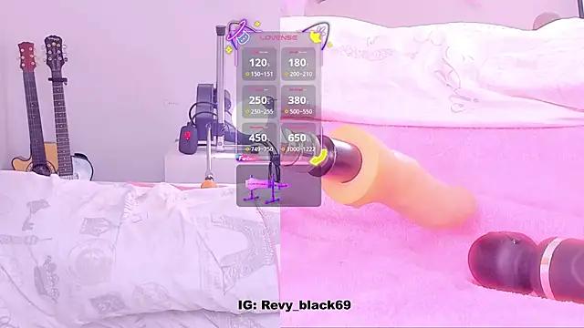 Snapshot of revy_blacck chatting on 4, 10, 2025 revy blacck online show from 4, 10, 2025
