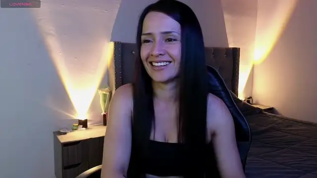 cristal hilton 10 online show from 26, 11, 2025