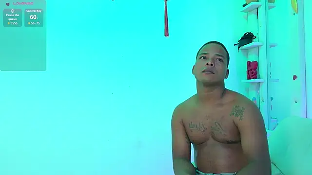 Snapshot of _exoticcouple69_ chatting on 4, 10, 2025 exoticcouple69 online show from 4, 10, 2025