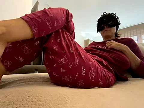 Marilou1983 online show from 12, 11, 2025