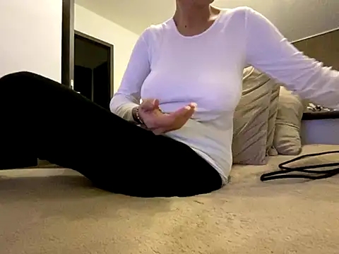 Marilou1983 online show from 5, 12, 2025