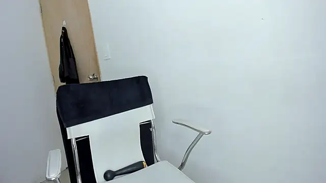 amber martinez online show from 25, 2, 2025