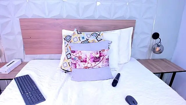 Stacey white  online show from 21, 4, 2026