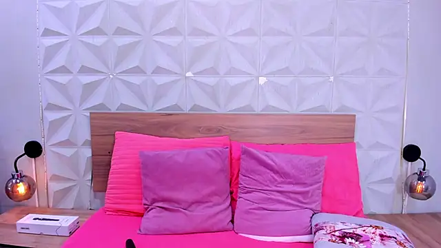 Stacey white  online show from 21, 4, 2026