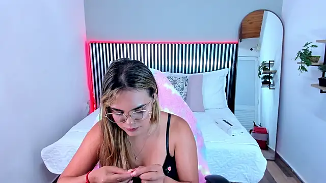 Stacey white  online show from 4, 7, 2026