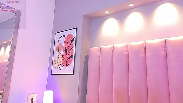 Snapshot of KeilyRoss chatting on 4, 11, 2025 KeilyRoss online show from 4, 11, 2025