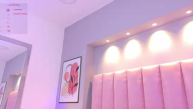 Snapshot of KeilyRoss chatting on 6, 11, 2025 KeilyRoss online show from 6, 11, 2025