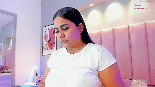 Snapshot of KeilyRoss chatting on 11, 10, 2025 KeilyRoss online show from 11, 10, 2025