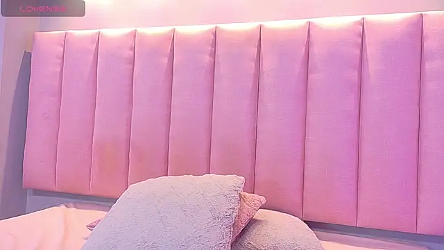 Snapshot of KeilyRoss chatting on 28, 11, 2025 KeilyRoss online show from 28, 11, 2025