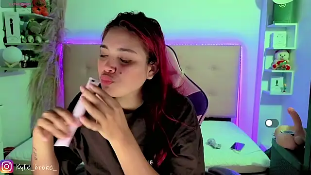 Snapshot of Kylie_brokee chatting on 1, 5, 2026 Kylie brokee online show from 1, 5, 2026