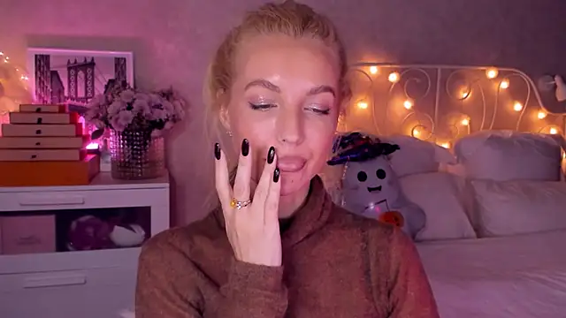 aestetick online show from 4, 11, 2025