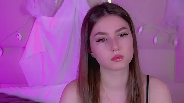 Snapshot of AliceMoreno chatting on 6, 11, 2025 AliceMoreno online show from 6, 11, 2025