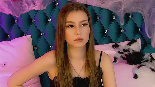 Snapshot of AliceMoreno chatting on 28, 10, 2025 AliceMoreno online show from 28, 10, 2025