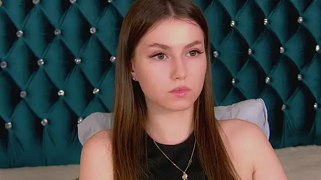 Snapshot of AliceMoreno chatting on 21, 10, 2025 AliceMoreno online show from 21, 10, 2025