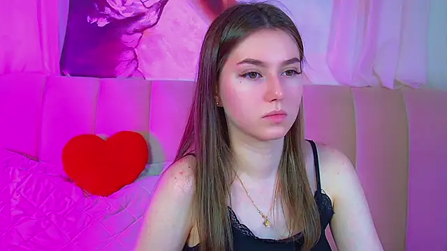 Snapshot of AliceMoreno chatting on 13, 11, 2025 AliceMoreno online show from 13, 11, 2025