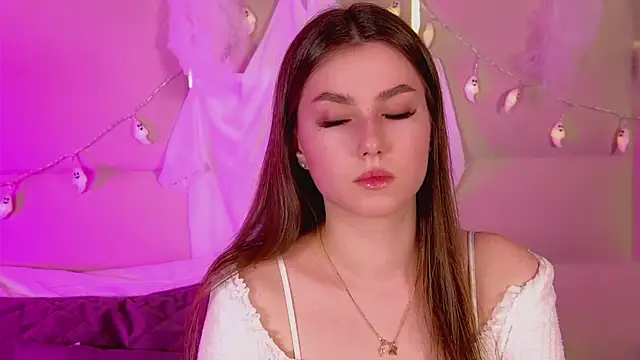 Snapshot of AliceMoreno chatting on 30, 10, 2025 AliceMoreno online show from 30, 10, 2025