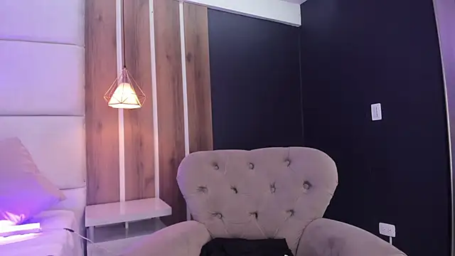 Snapshot of AmmyJones_ chatting on 10, 7, 2026 AmmyJones online show from 10, 7, 2026