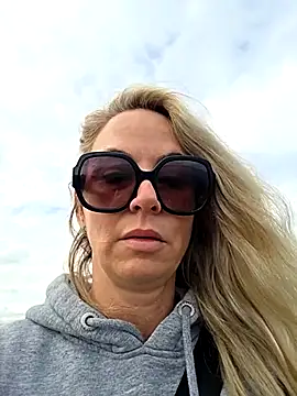 AshleyDiamonds1 online show from 11, 4, 2026