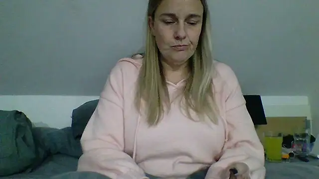 scrummymummy2 online show from 6, 1, 2026