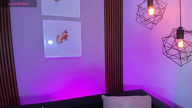 Nahiajhonson  online show from 18, 4, 2026