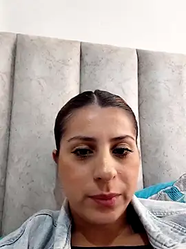 Nahiajhonson  online show from 5, 1, 2026