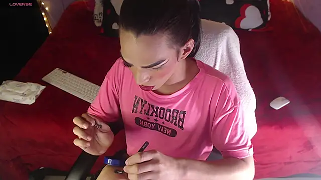 Snapshot of MARGOTFERRER chatting on 13, 11, 2025 MARGOTFERRER online show from 13, 11, 2025