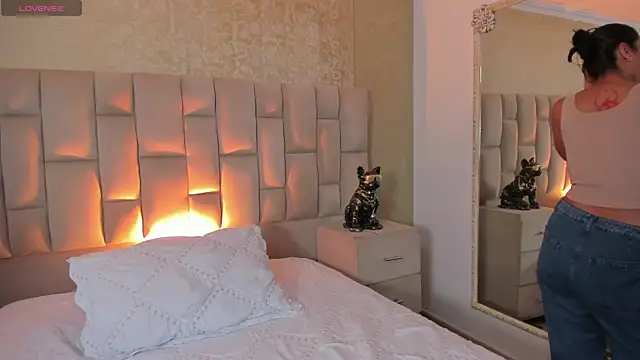 EmmaTorres  online show from 18, 11, 2025