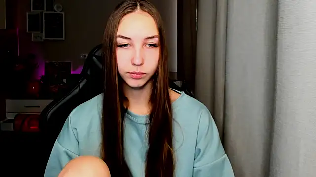 Snapshot of Sm0ly chatting on 15, 10, 2025 Sm0ly online show from 15, 10, 2025