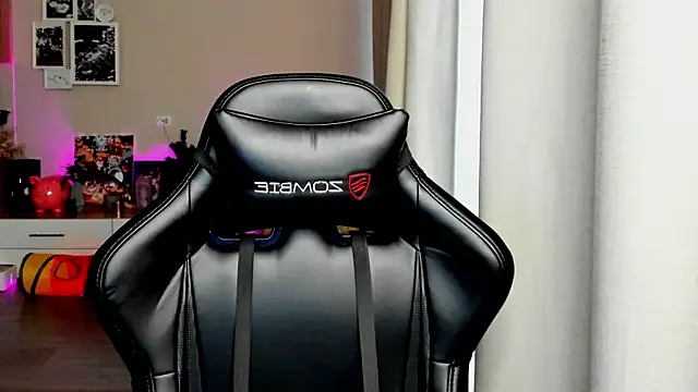 Snapshot of Sm0ly chatting on 4, 10, 2025 Sm0ly online show from 4, 10, 2025