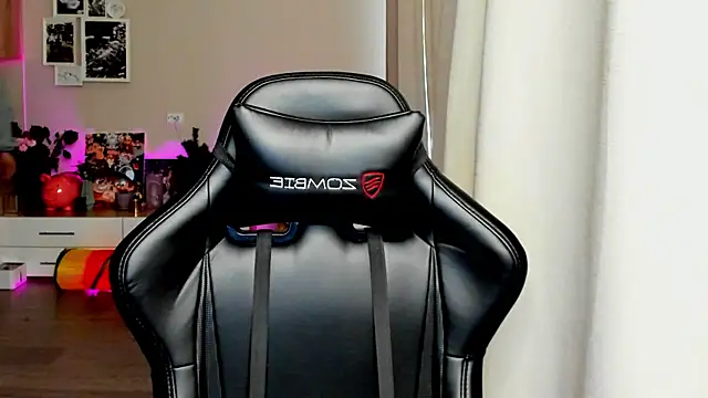Snapshot of Sm0ly chatting on 16, 10, 2025 Sm0ly online show from 16, 10, 2025