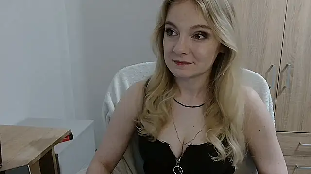 AlmaHoney online show from 25, 5, 2026