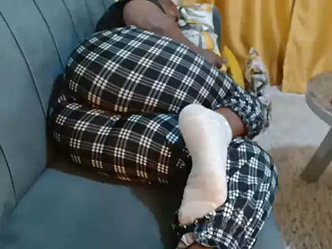 Snapshot of leslysexygirl chatting on 16, 11, 2025 leslysexygirl online show from 16, 11, 2025