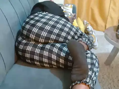 Snapshot of leslysexygirl chatting on 18, 11, 2025 leslysexygirl online show from 18, 11, 2025