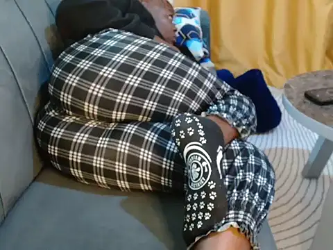 Snapshot of leslysexygirl chatting on 19, 10, 2025 leslysexygirl online show from 19, 10, 2025