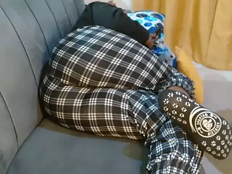 Snapshot of leslysexygirl chatting on 31, 10, 2025 leslysexygirl online show from 31, 10, 2025