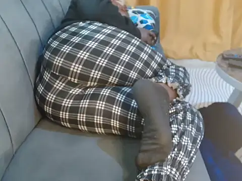 Snapshot of leslysexygirl chatting on 17, 10, 2025 leslysexygirl online show from 17, 10, 2025