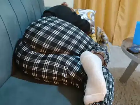 Snapshot of leslysexygirl chatting on 17, 11, 2025 leslysexygirl online show from 17, 11, 2025