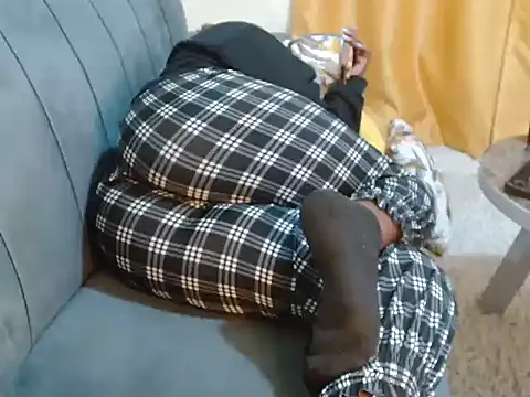 Snapshot of leslysexygirl chatting on 17, 11, 2025 leslysexygirl online show from 17, 11, 2025