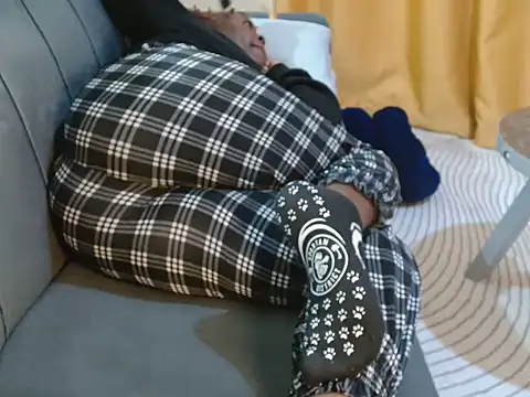 Snapshot of leslysexygirl chatting on 23, 10, 2025 leslysexygirl online show from 23, 10, 2025