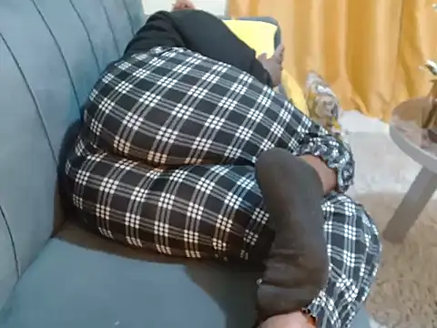 Snapshot of leslysexygirl chatting on 26, 11, 2025 leslysexygirl online show from 26, 11, 2025