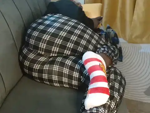 Snapshot of leslysexygirl chatting on 3, 11, 2025 leslysexygirl online show from 3, 11, 2025