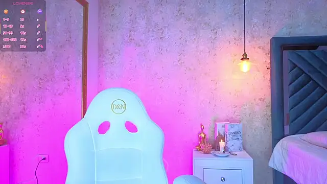 AlessiaLondon online show from 2, 12, 2025