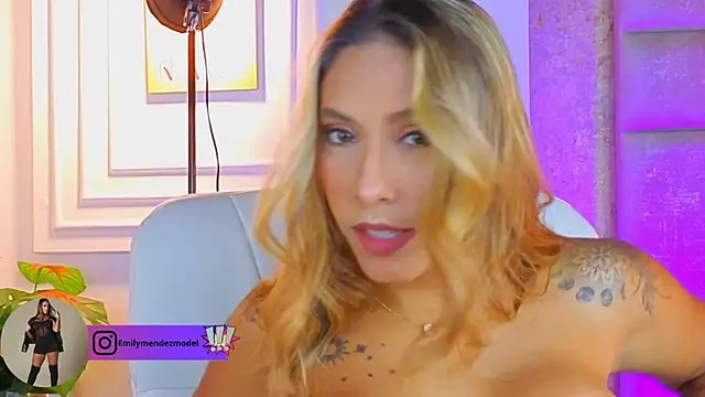Snapshot of AlessiaLondon chatting on 9, 5, 2026 AlessiaLondon online show from 9, 5, 2026