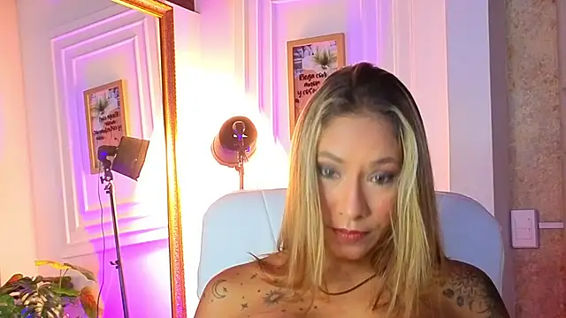 AlessiaLondon online show from 20, 4, 2026