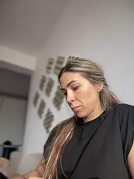 RaquelleDevon online show from 8, 4, 2026