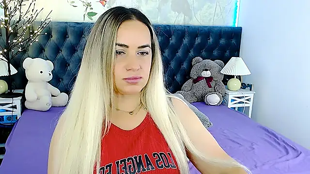 Snapshot of MilenaMiler_X chatting on 9, 10, 2025 MilenaMiler X online show from 9, 10, 2025