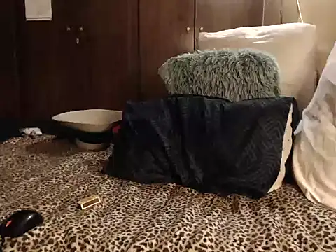 LONGBLKCLIT36 online show from 5, 4, 2026