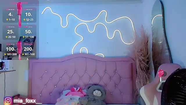 Snapshot of Mia_foxx_ chatting on 12, 10, 2025 Mia foxx online show from 12, 10, 2025