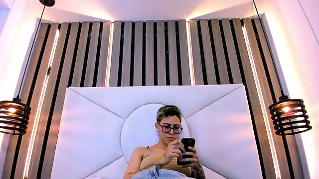 Cutie Shy  online show from 12, 1, 2026