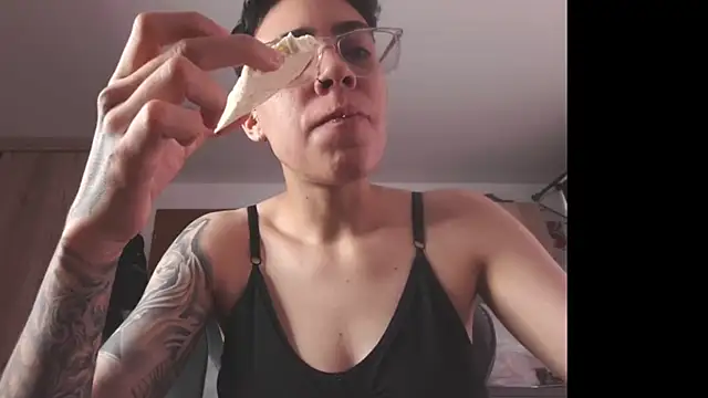 Cutie Shy  online show from 27, 3, 2026